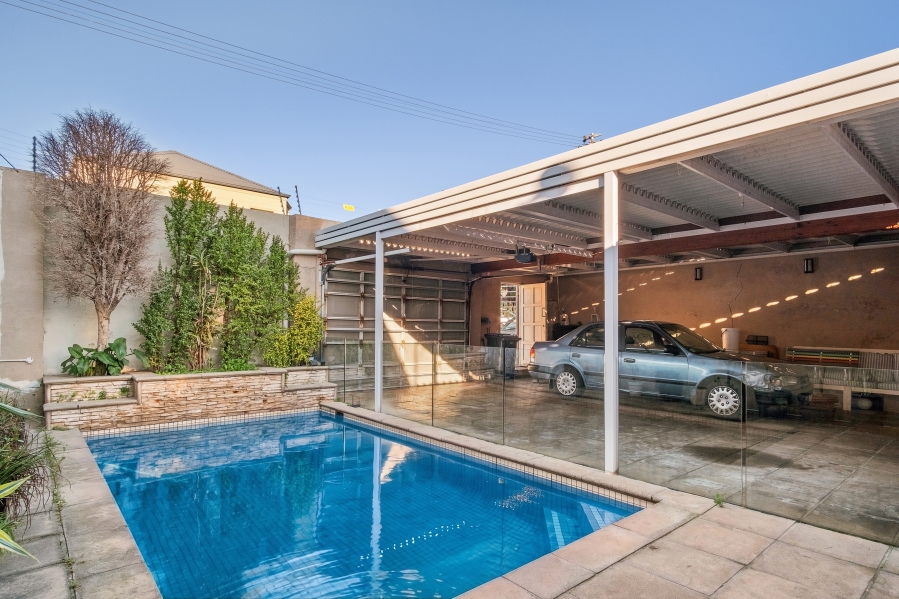 6 Bedroom Property for Sale in Woodstock Western Cape